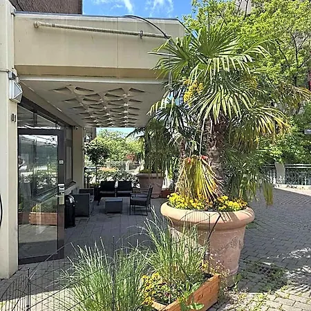 Regina 3*